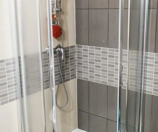 сozy In Great Location *