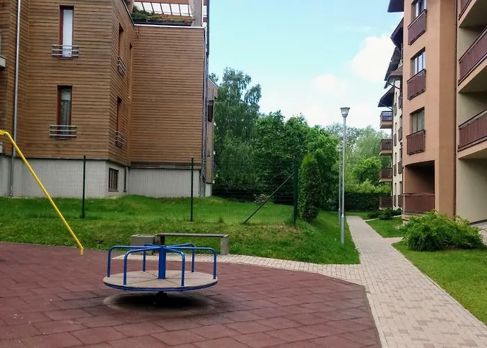 сozy In Great Location *