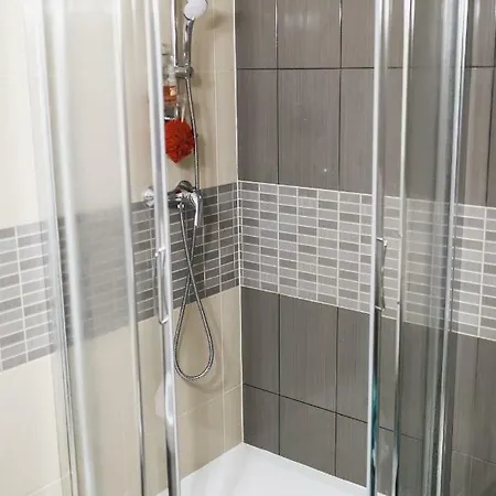 сozy In Great Location *